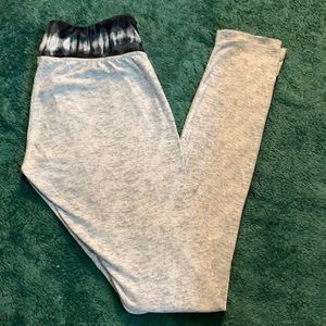 Gray leggings. M